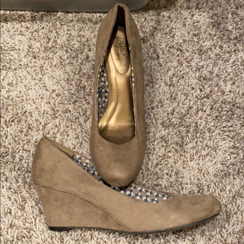 Wedge like pumps